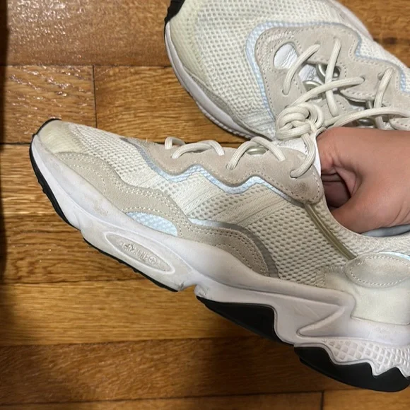 Adidas ozweego neutral Athletic Sneakers size 7.5 - Picture 3 of 5